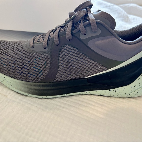 Lululemon Women’s Blissful Run Winter Shoes in Size 10 - Picture 4 of 8